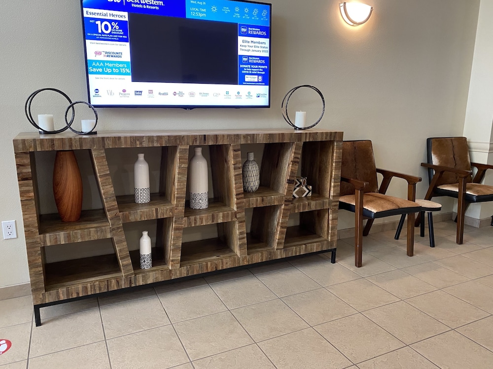 Best Western Plus Peppertree Inn At Omak 34/45