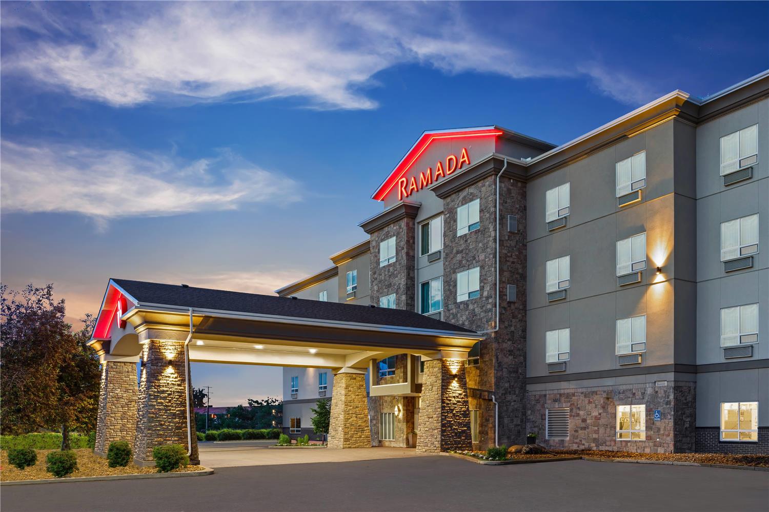 Ramada By Wyndham Drumheller Hotel & Suites 26/27