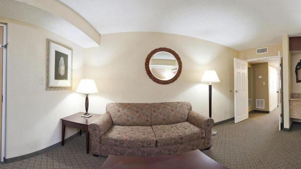 Holiday Inn Express Clearwater East Icot Center 58/78