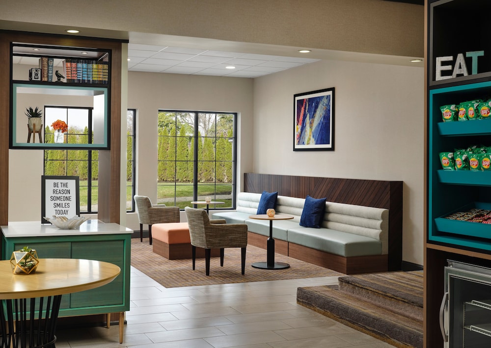 Holiday Inn Suites Boston Peabody 35/62