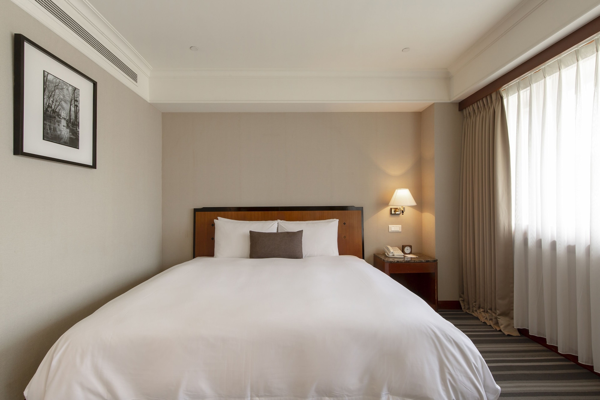 DELUXE, DOUBLE BED
