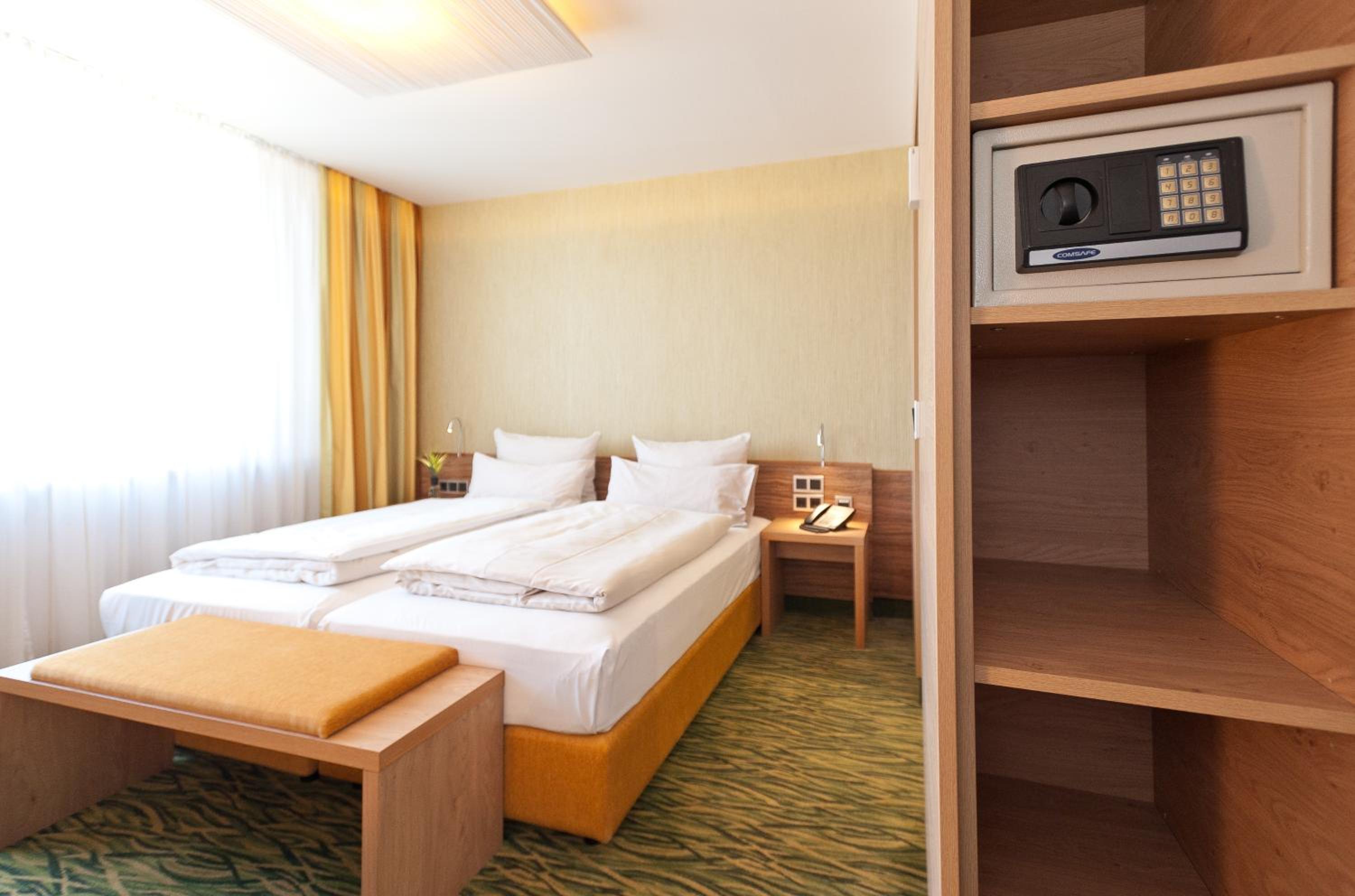 غرفة قياسية بسرير كينج، Hotel Bildungsblick 2/7