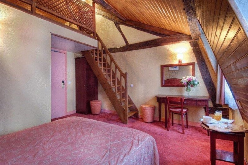 ROOM, DOUBLE BED