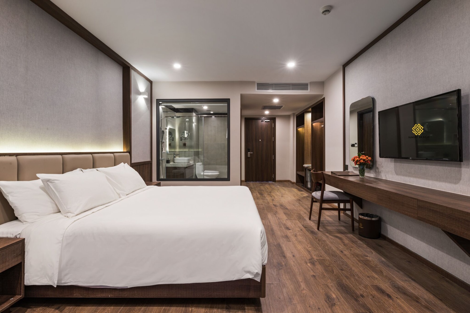 DELUXE, DOUBLE OR TWIN BED