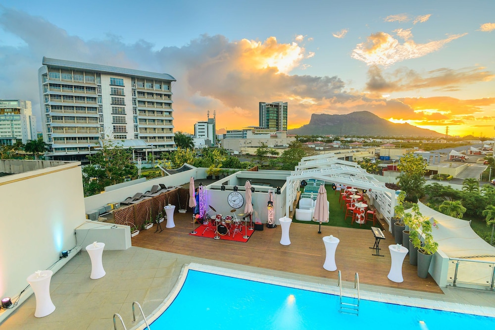 Hennessy Park Hotel 7/71