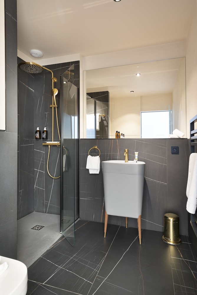 Hebe Hotel 34/41