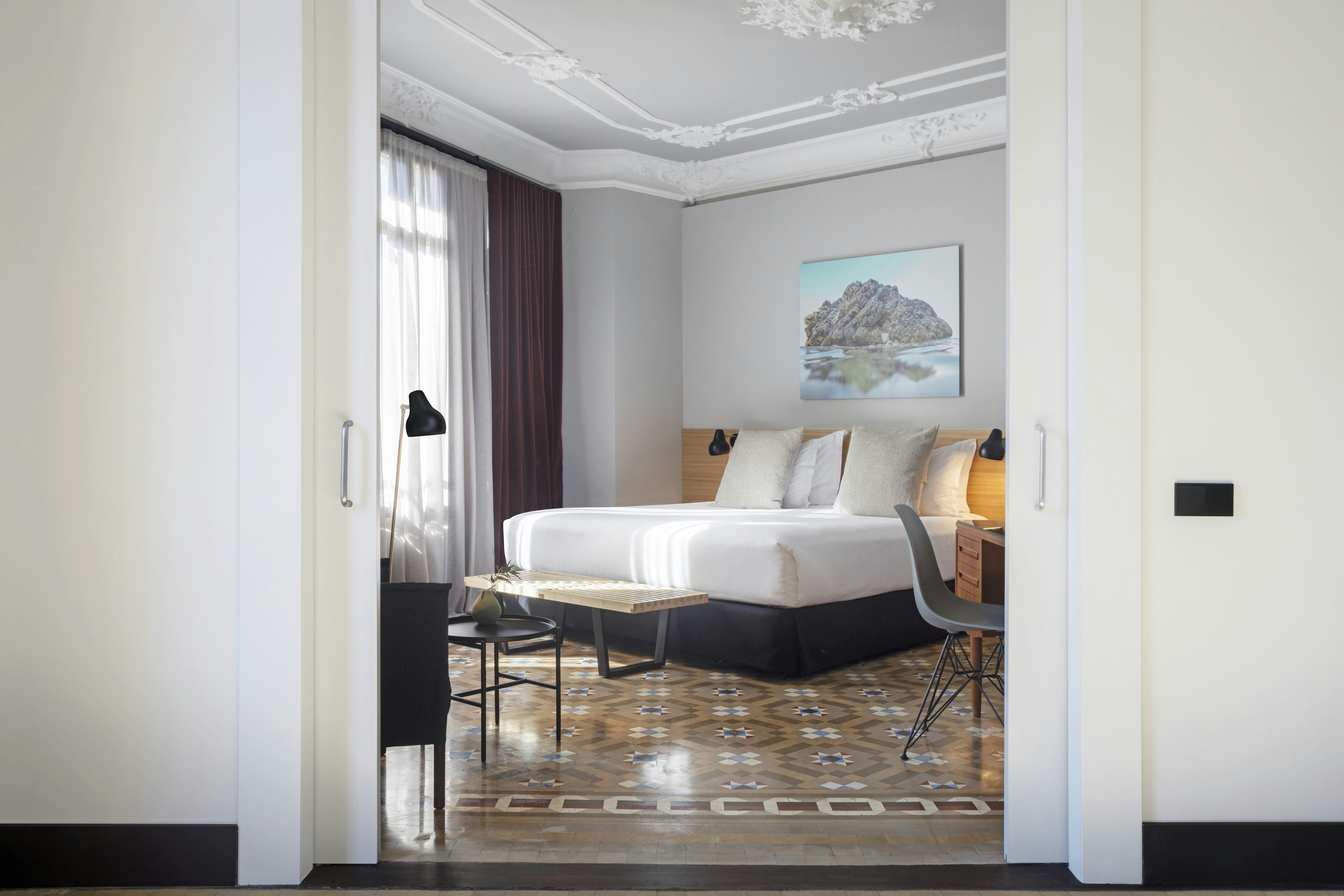 MODERNIST, SUITE