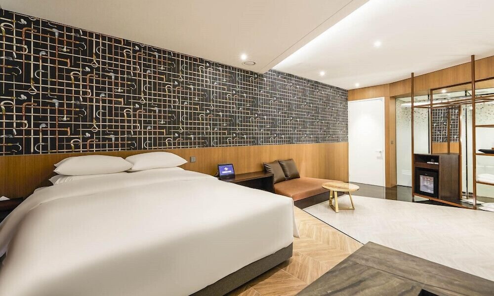 Superior, Suite, King Bed