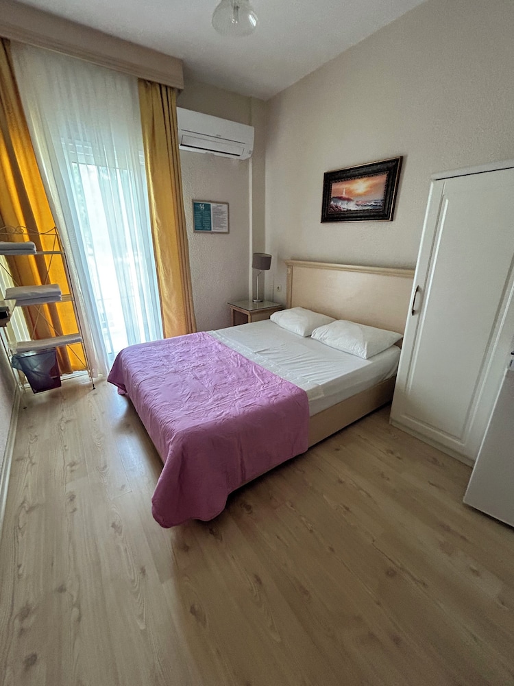 Melaike Otel 22/72