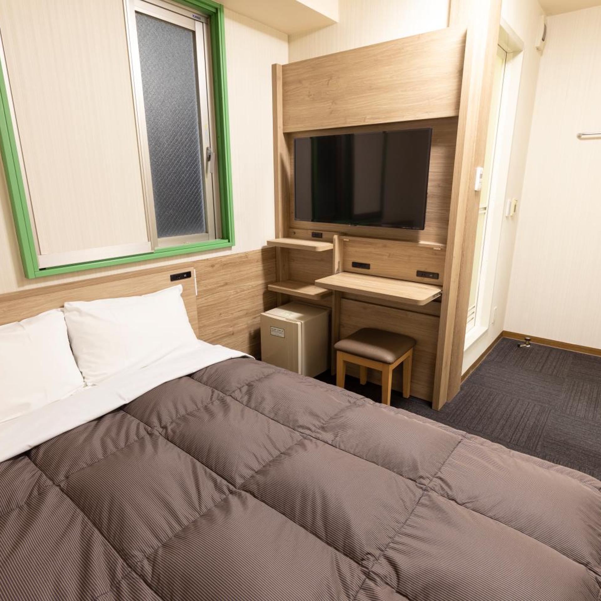 ROOM, SEMI DOUBLE BED