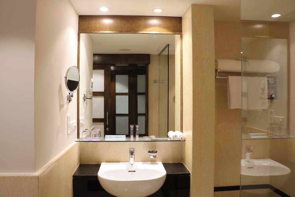 NOVOTEL HYDERABAD CONVENTION CENTRE 72/73