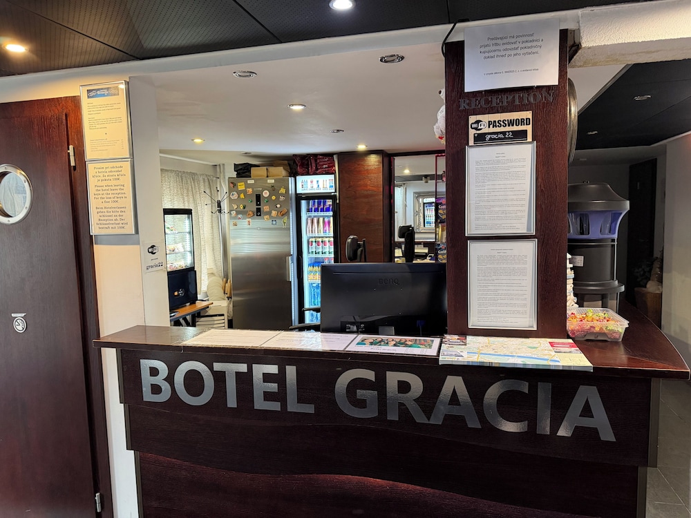 Botel Gracia 8/55