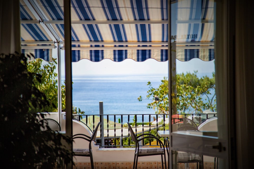 Hotel La Mandorla in BARANO D'ISCHIA