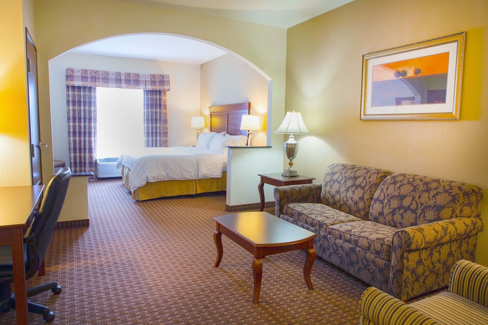 Holiday Inn Express Hotel And Suites Center Tx 48/76