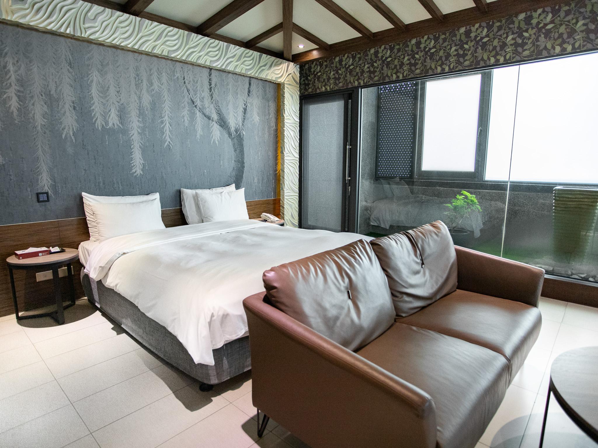 Paragon, Suite