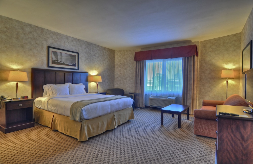 HOLIDAY INN EXPRESS SAN DIEGO SOUTH - CHULA VISTA 27/71