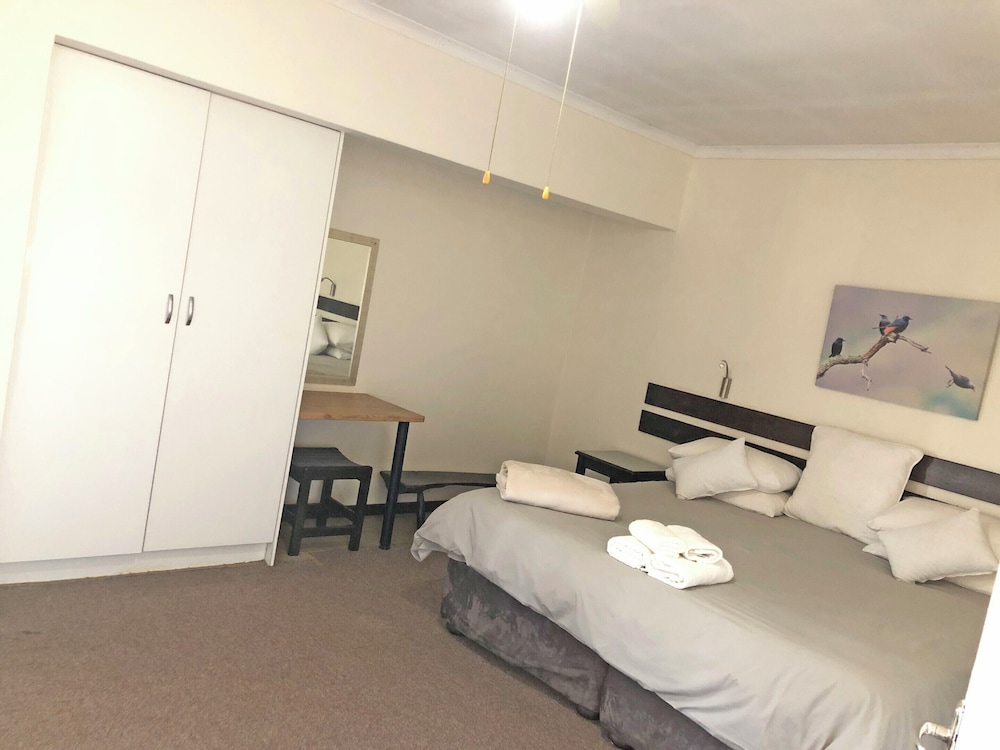 Hills and Dales Accommodation 8/50
