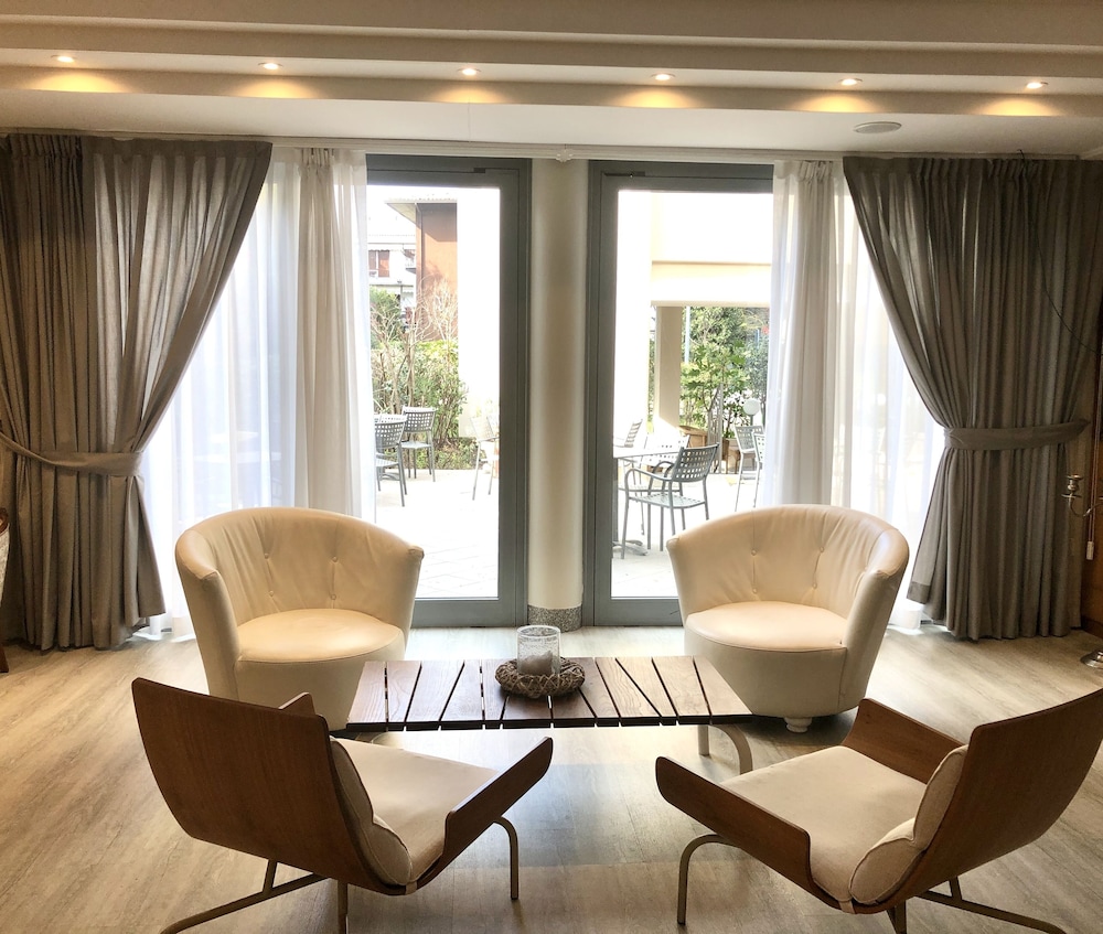 Hotel Alfieri 56/76