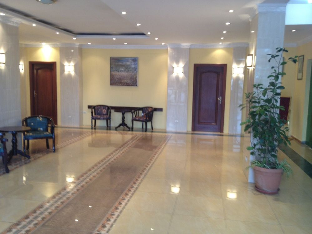 Hotel De L aeroport 4/13