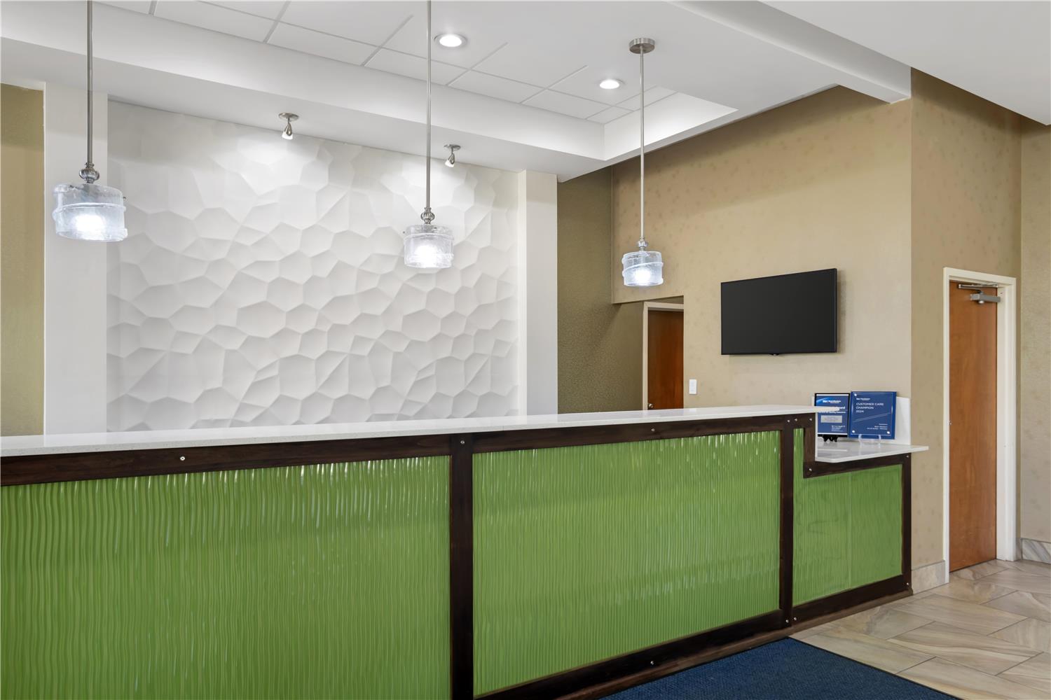 Best Western Inn & Suites Monroe 7/33