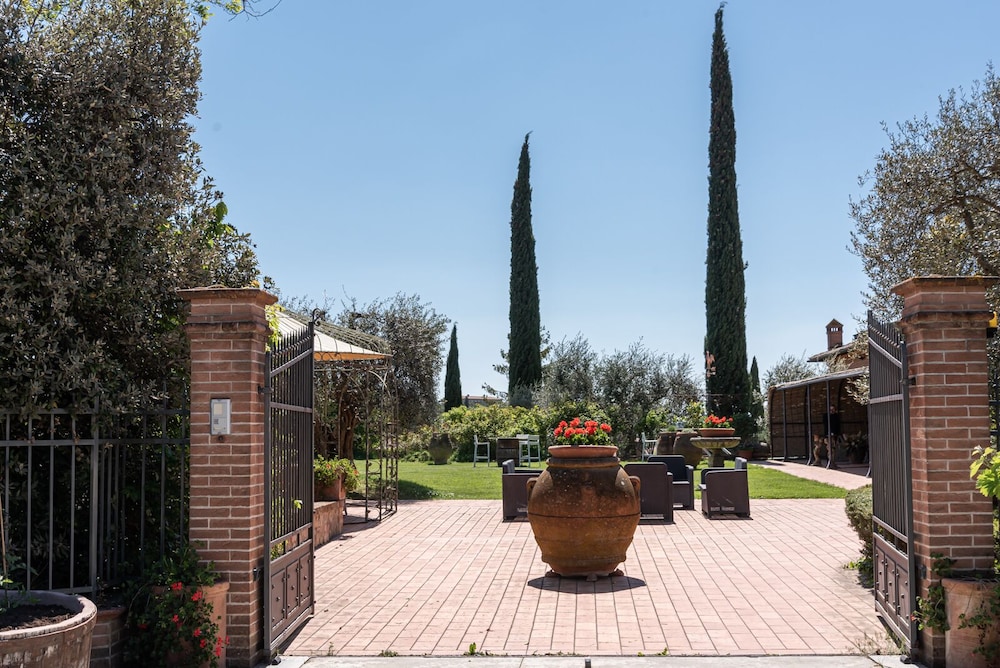 LOCANDA POGGIOLEONE 64/71