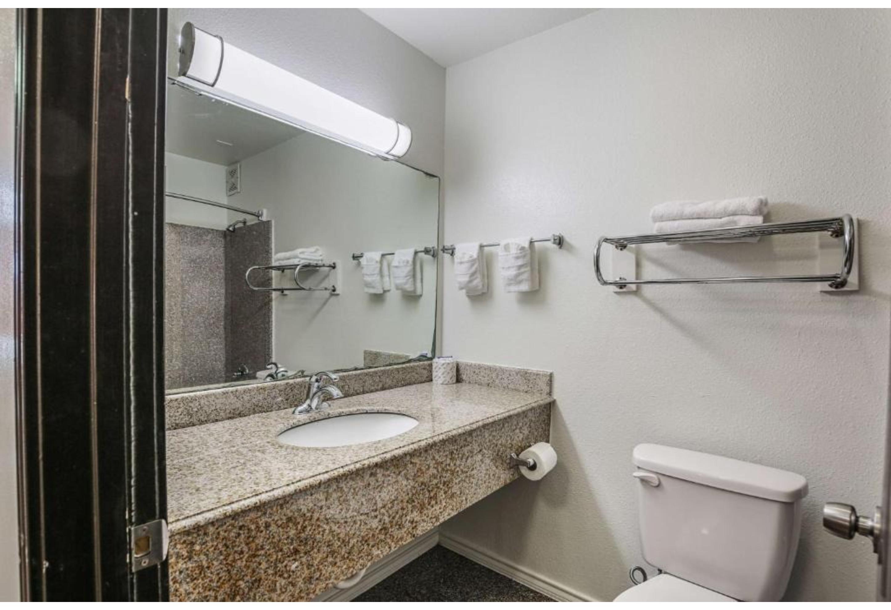 2 Queen Beds - Mobility Access Ri Shwr Nsmk، Motel6 Pasadena, TX 6/7