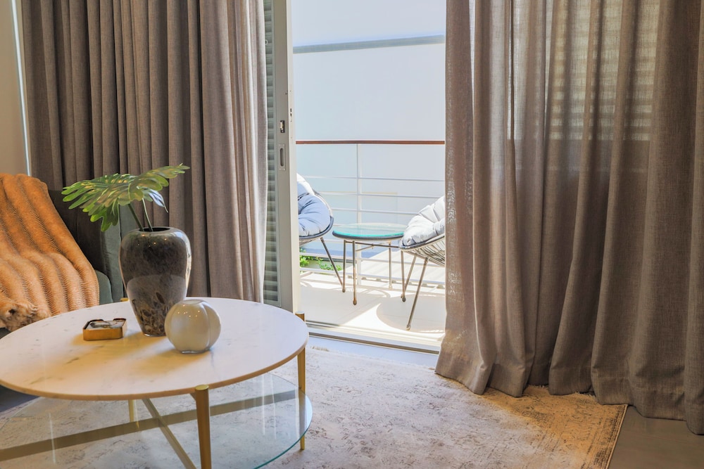 Atlantic Affair Boutique Hotel 41/68