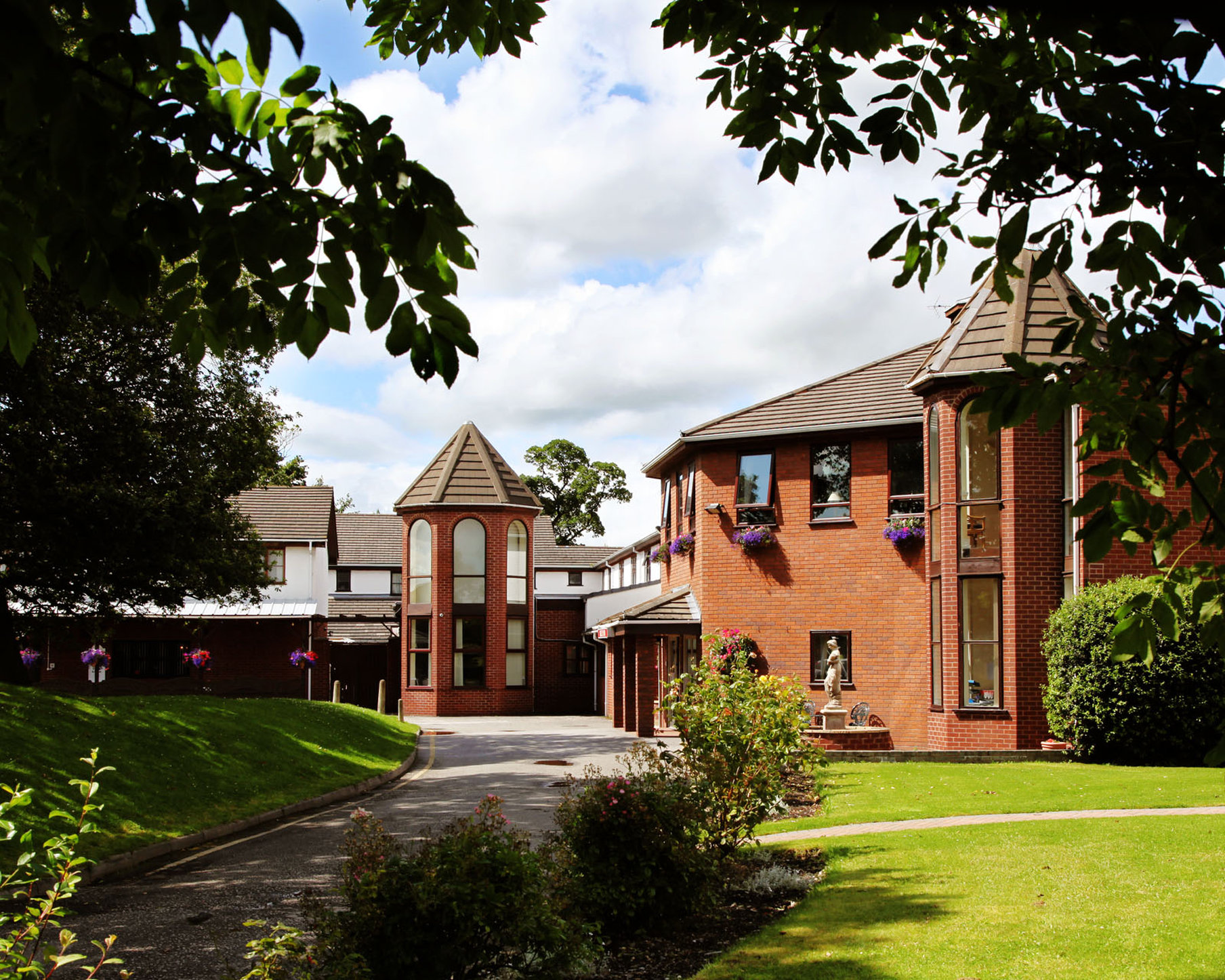 Beaufort Park Hotel 39/41