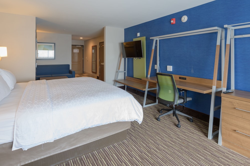 Holiday Inn Express Suites Jamestown 13/40