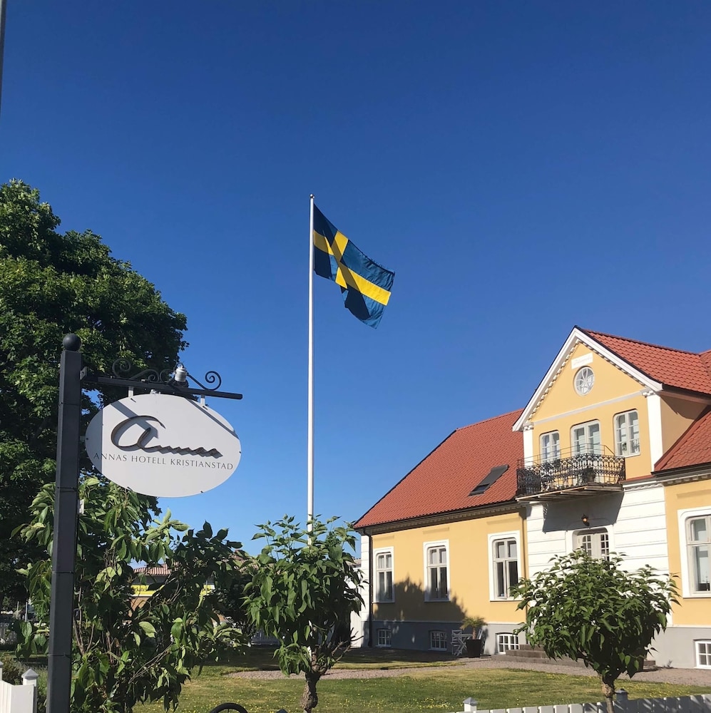 Annas Hotell 2/50