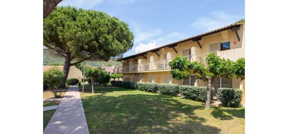 Marina Di Lava Hotel 57/60