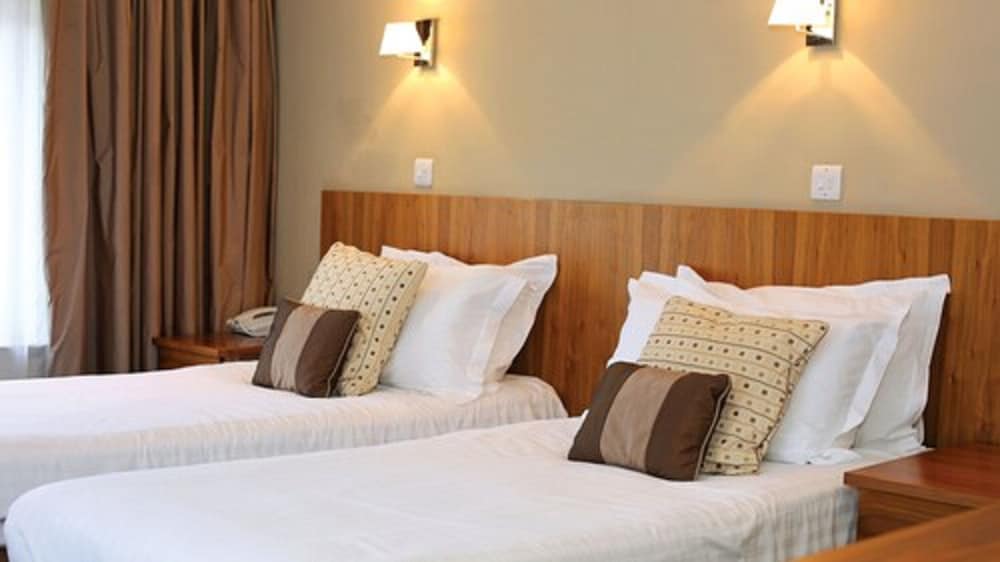 Stoke By Nayland Hotel 24/80