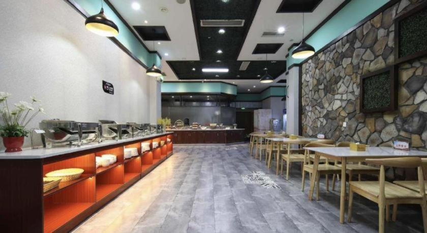 7 Days Premium (Yichang East Railway Station) 32/48