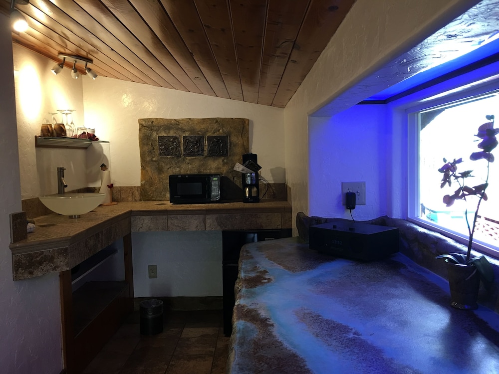 KILAUEA HOSPITALITY GROUP 43/69