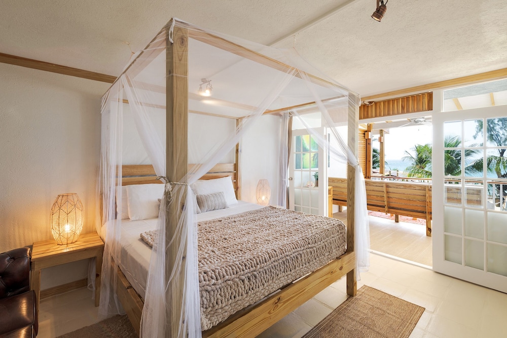 MoonRaker Beach Hotel 17/50