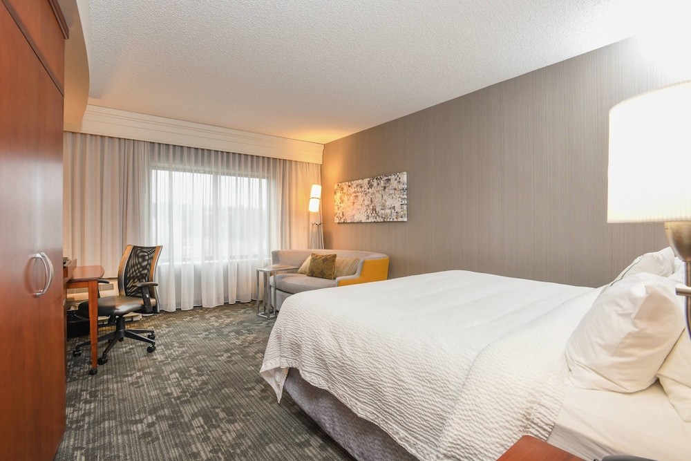 Courtyard By Marriott Cincinnati North At Union Centre 20/50