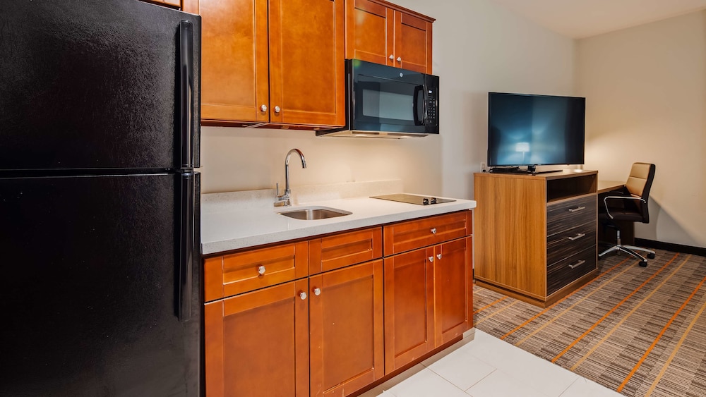 Best Western Ingleside Inn & Suites 8/37