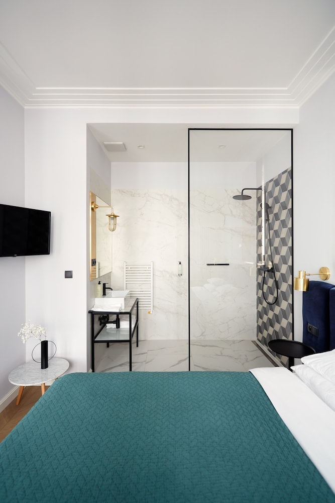 No 4 Residence 18/50