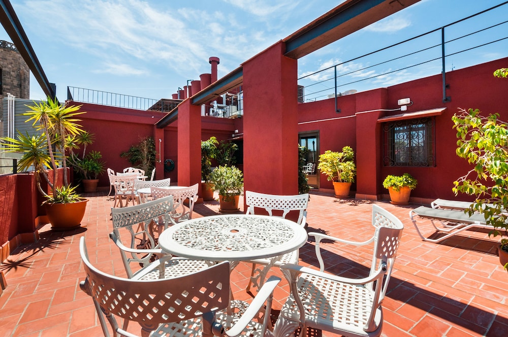 Gotico Hotel 65/77