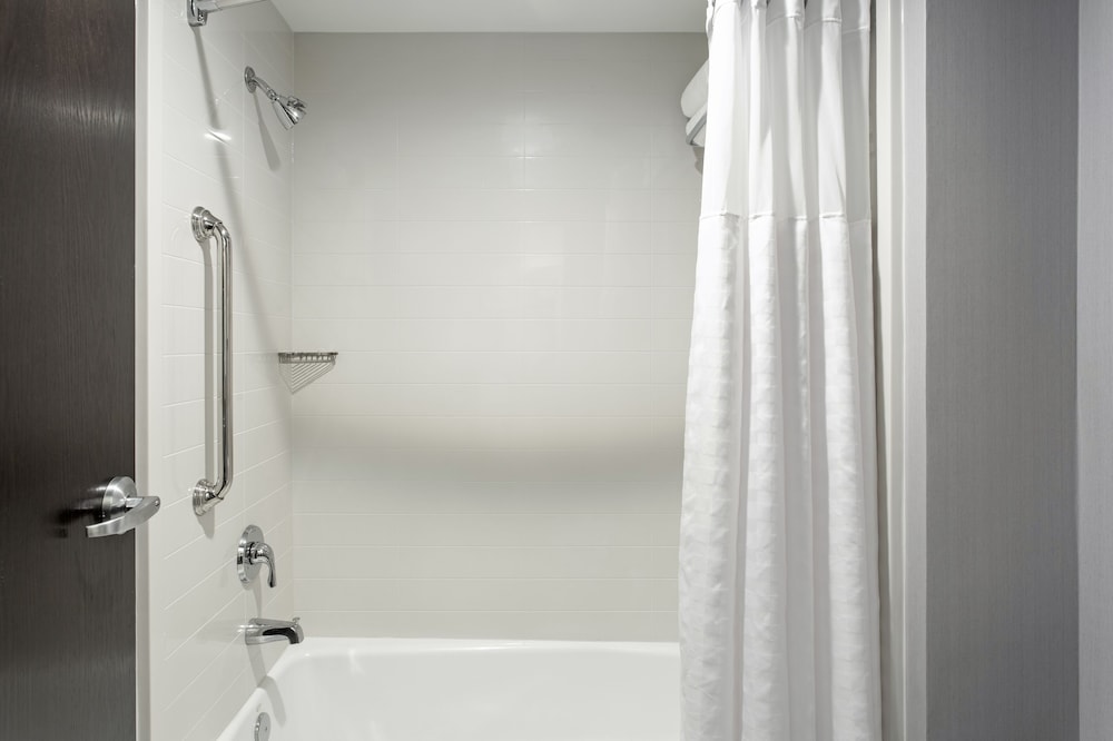 Hyatt Place Columbus-North 33/56