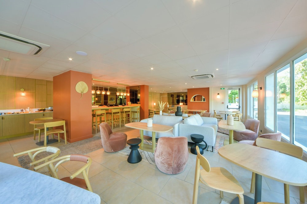 Brit Hotel Bourges L Olympia 39/54
