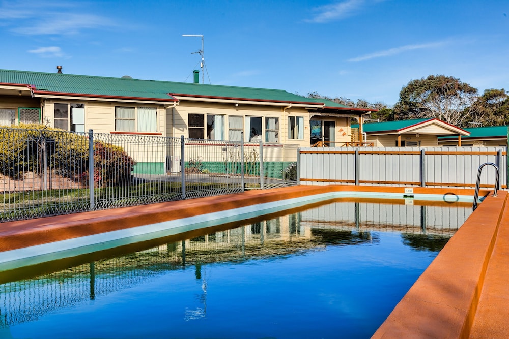 Wintersun Gardens Motel 27/28