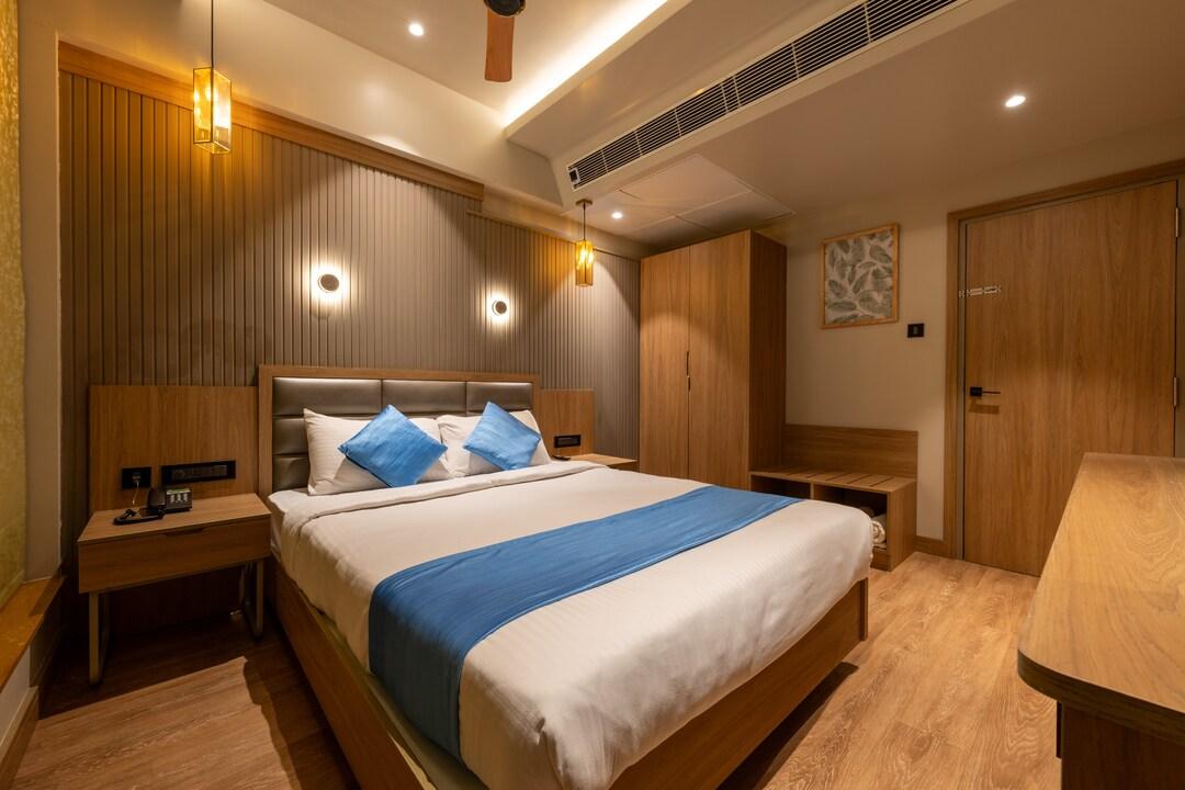 HOTEL MINT FLOWER 13/20