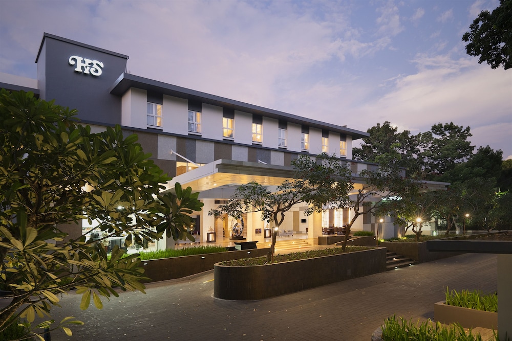 Hotel Santika Mataram 4/70