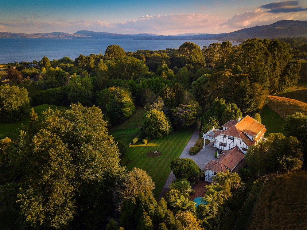 Hana Lodge 43/50