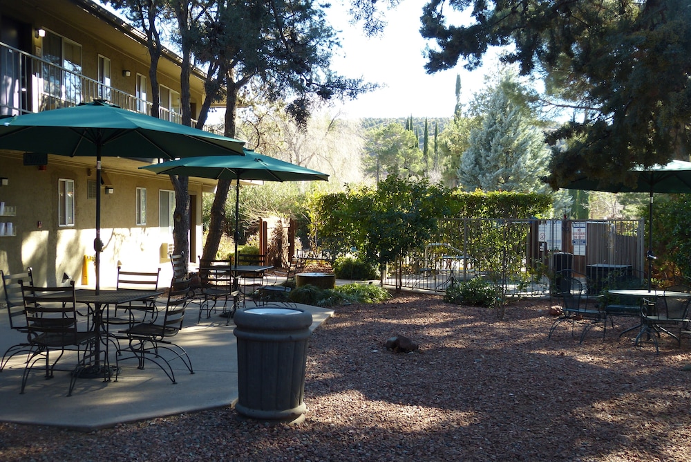 Baby Quail Inn 61/68