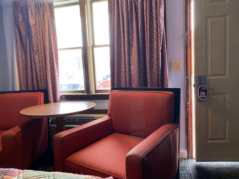 Economy Lodge 682 Main St Sturbridge 23/39