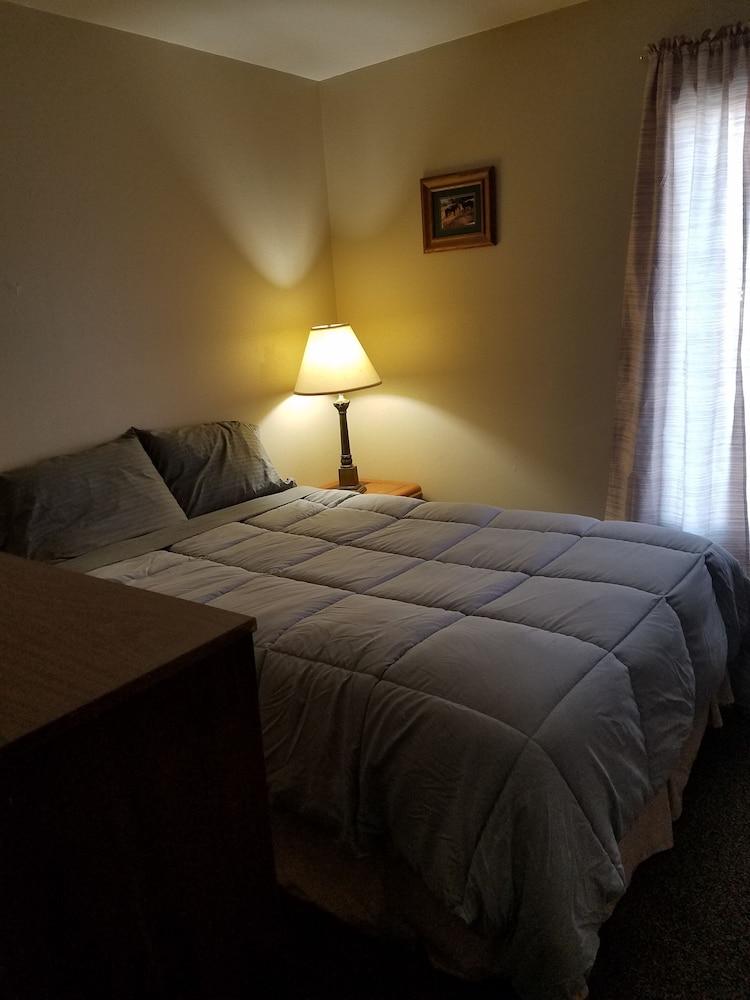 Dakota Rose Inn 7/35