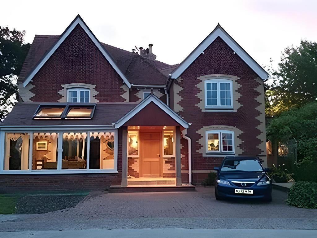 Manston Guest House 7/8