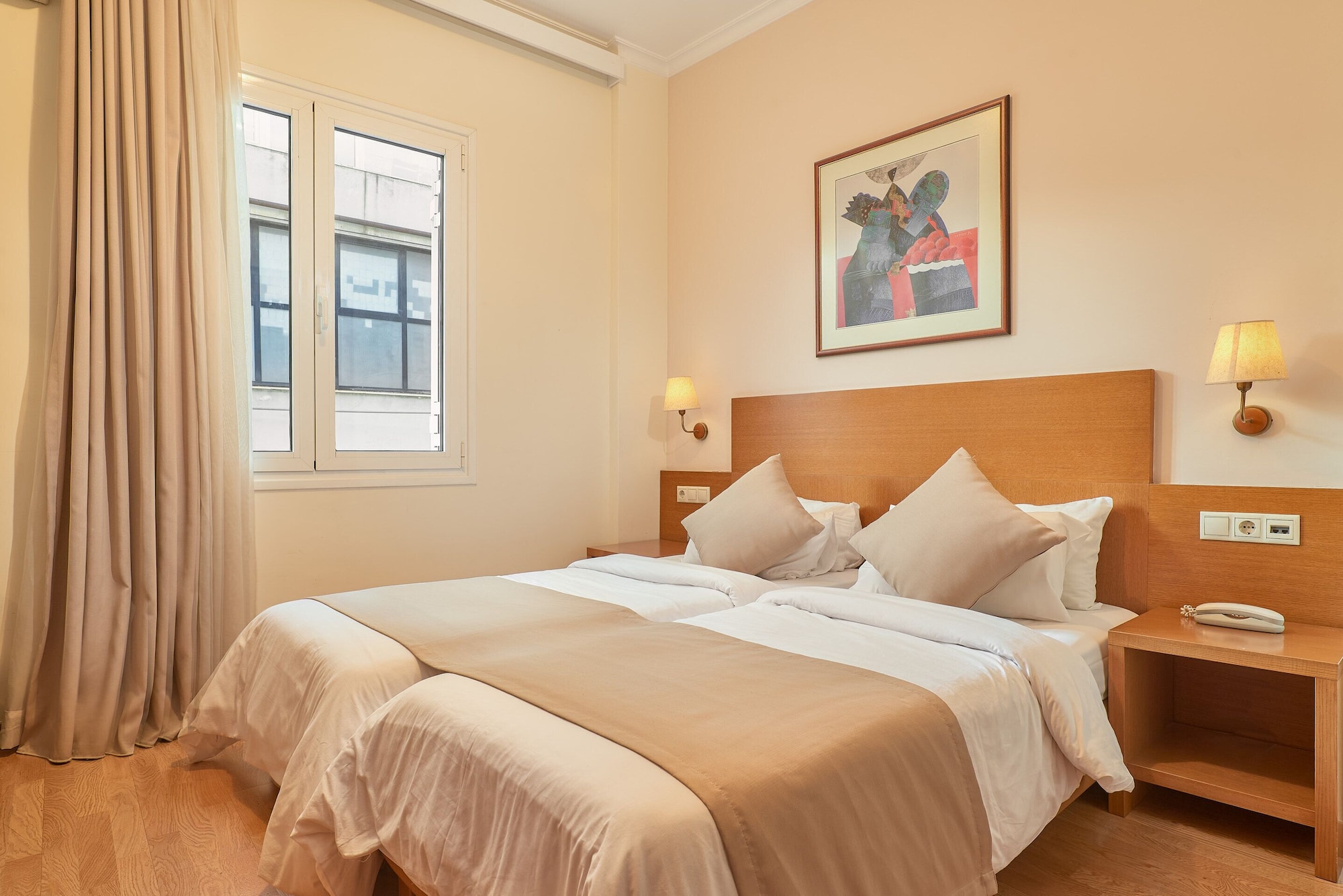 ROOM, DOUBLE OR TWIN BED